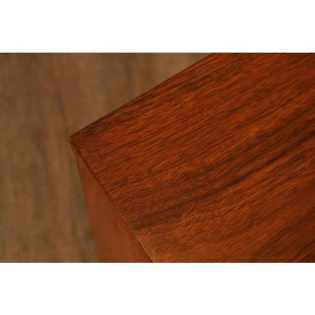 Stanley Furniture Mid Century Modern Pair of Walnut Nightstands For Sale - Image 9 of 18