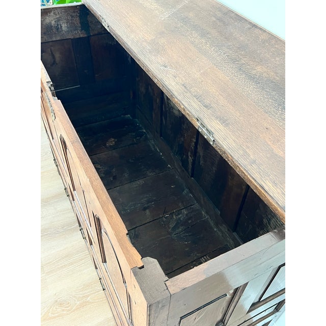 William & Mary Style 19th Century Quarter Sawn Oak Blanket Mule Chest Mortise and Tenon For Sale - Image 6 of 12