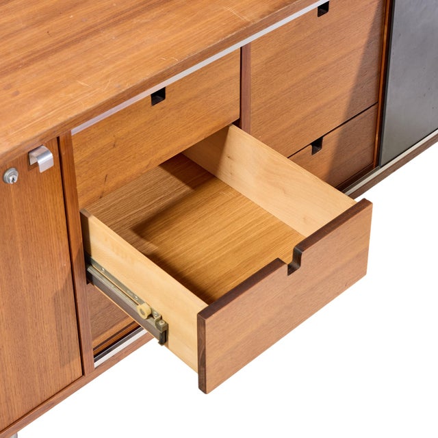 Wood George Nelson for Herman Miller 9000 Series Mid Century Walnut and White Fomica Executive Corner Desk With Return and Built in Lamp For Sale - Image 7 of 12