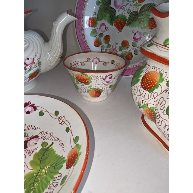 Early 19th Century Group of English Pearlware Strawberry and Vine For Sale - Image 5 of 15