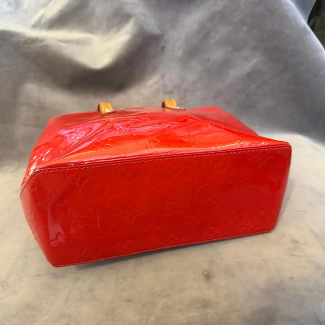 A 2004 Louis Vuitton Red Vernis Patent Leather and Vachetta Reade Hand-Bag For Sale - Image 13 of 18