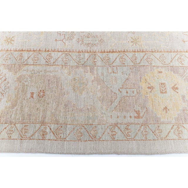Textile Traditional Rug Antique-Inspired Sunburst Medallion Beige "Dawnlight" For Sale - Image 7 of 9