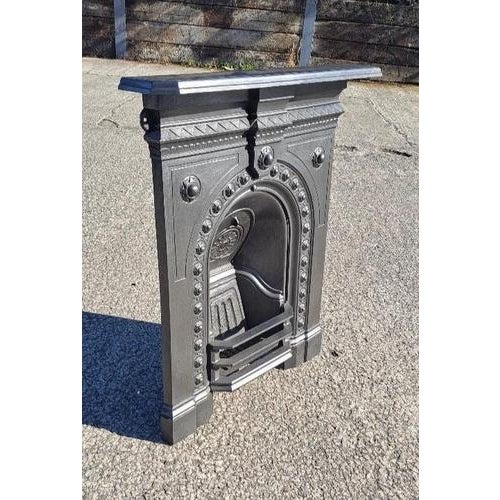 Victorian Cast Iron Fireplace with Integrated Mantel and Grate For Sale - Image 4 of 14