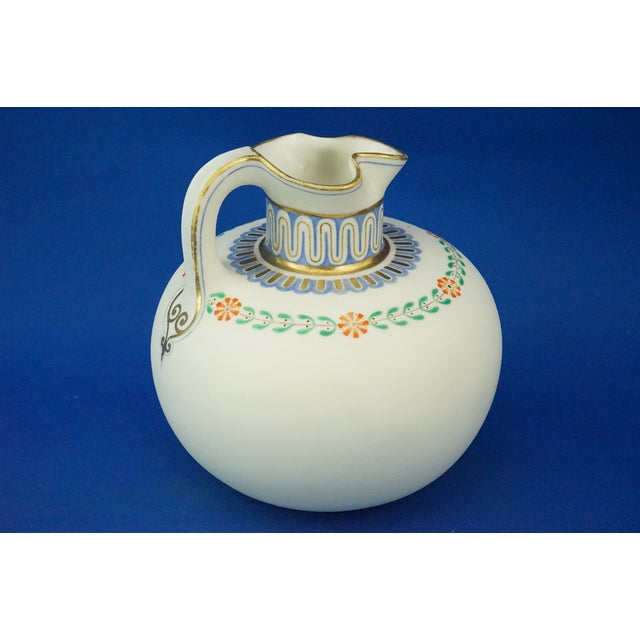 Classical Style Parian Jug in White Biscuit Porcelain with Gold Details, 19th Century For Sale - Image 4 of 18