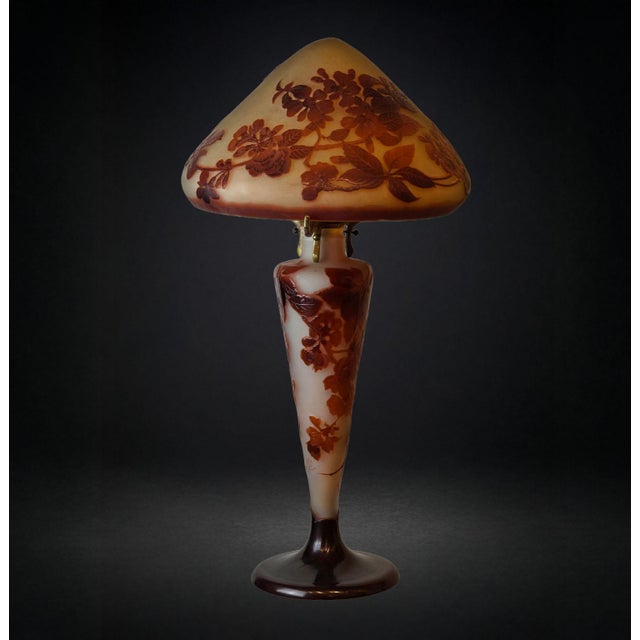 A superb and imposing mushroom lamp by Émile Gallé, a major figure of Art Nouveau, crafted from multi-layered pâte de...