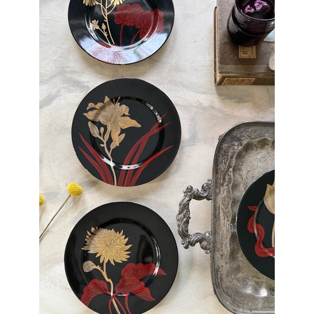 Fitz and Floyd Fitz and Floyd 1979 Imperial Garden Black Floral 7.5” Plates 1979 Vintage - Set of 4 For Sale - Image 4 of 12