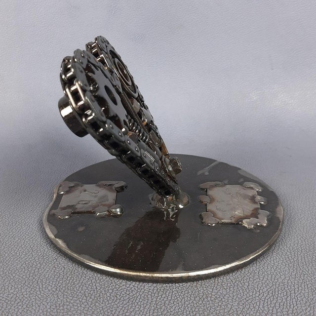 Beautiful Recycled Art heart sculpture, created by Simon Saronni in metal, iron, steel and final transparent varnish....