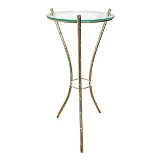 Vintage 30" Faux Bamboo Brass-Tone Metal & Glass Plant Stand – Hollywood Regency / Chinoiserie For Sale