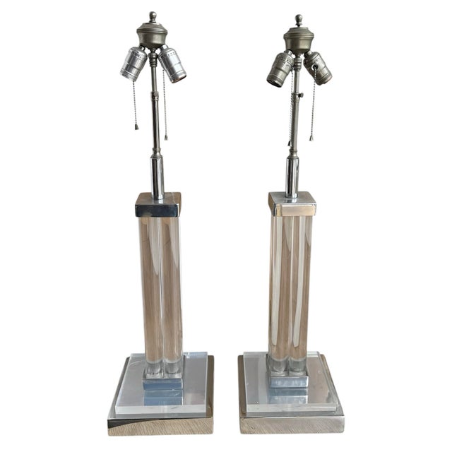 Pair of Mid Century Modern Lucite & Chrome Table Lamps For Sale - Image 4 of 6