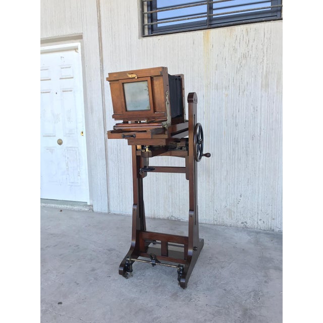 19th Century Old Study Camera in Oak Wood With Height Adjustable and Brake For Sale - Image 4 of 13