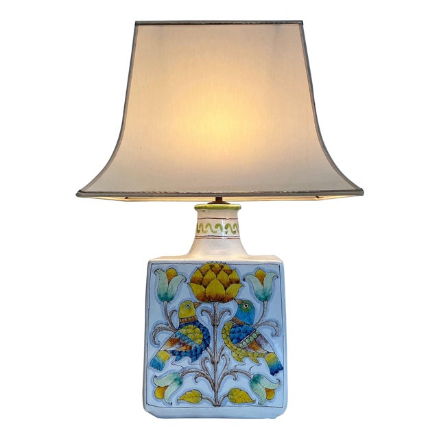 1970s Mid Century Modern Ceramic table lamp with bird and flower decorations For Sale