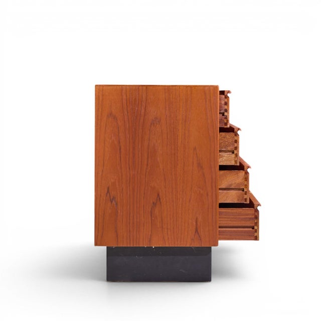 Westnofa Furniture Westnofa Mid Century Teak Norwegian Teak 8 Drawer Lowboy Dresser For Sale - Image 4 of 9