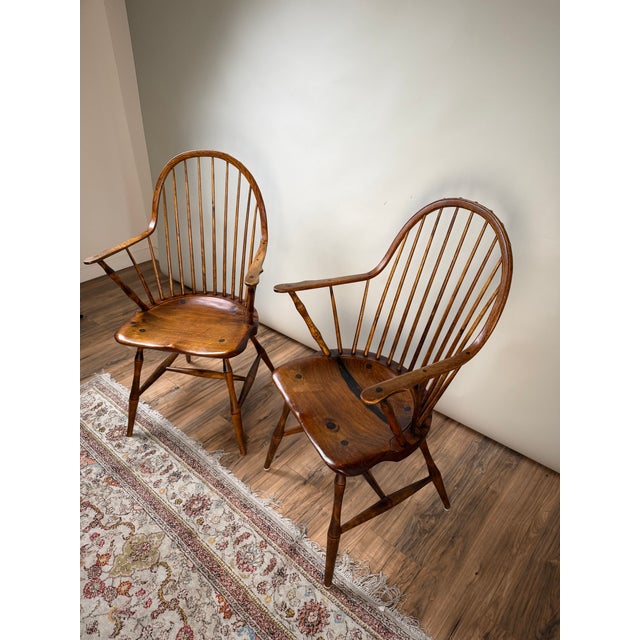 Brown Pair of Signed l.e. Partridge Connecticut Bench-Made Continuous-Arm Windsor Chairs, C. 1960s For Sale - Image 8 of 10