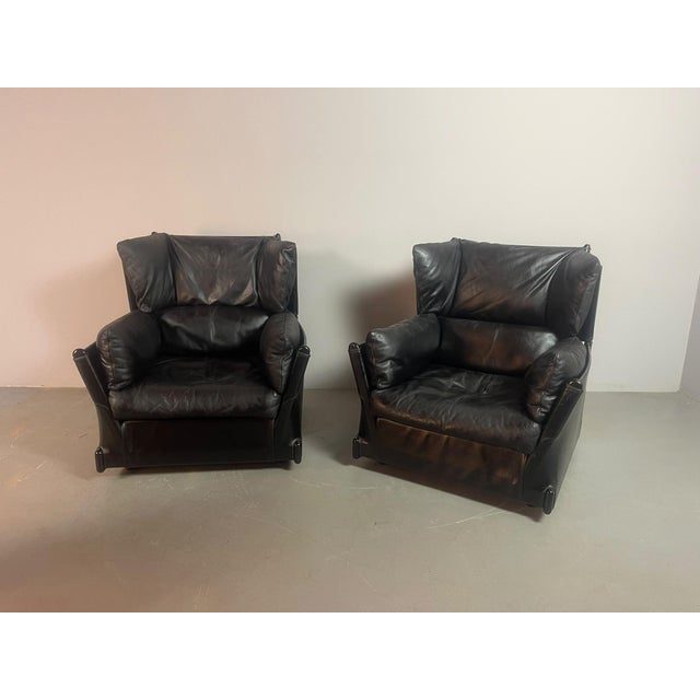 Viola dAmore Lounge Chairs in Dolphin Grey Leather with Hocker by Piero De Martini from Cassina, Italy, 1970s, Set of 2 For Sale - Image 11 of 18