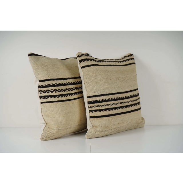 Handmade Turkish Rug Pillow Covers • Vintage Rug Decor Elevate your home decor with these exquisite 20" x 20" pillow...