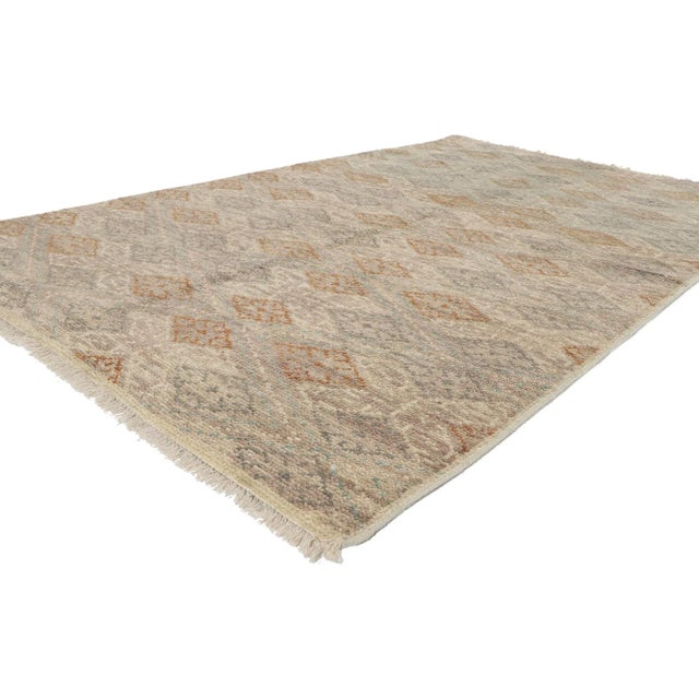 30490 Vintage Earth-Tone Transitional Area Rug, 04'11 x 07'11. Emanating modern style with incredible detail and texture,...