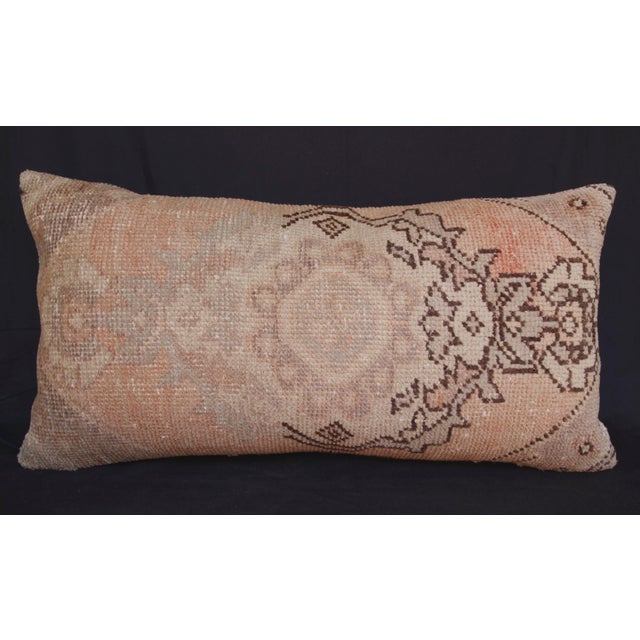 Here i am listing a 100% Handmade double knotted rug pillow cover, made from Vintage Oushak carpet rug. This’s a modern...