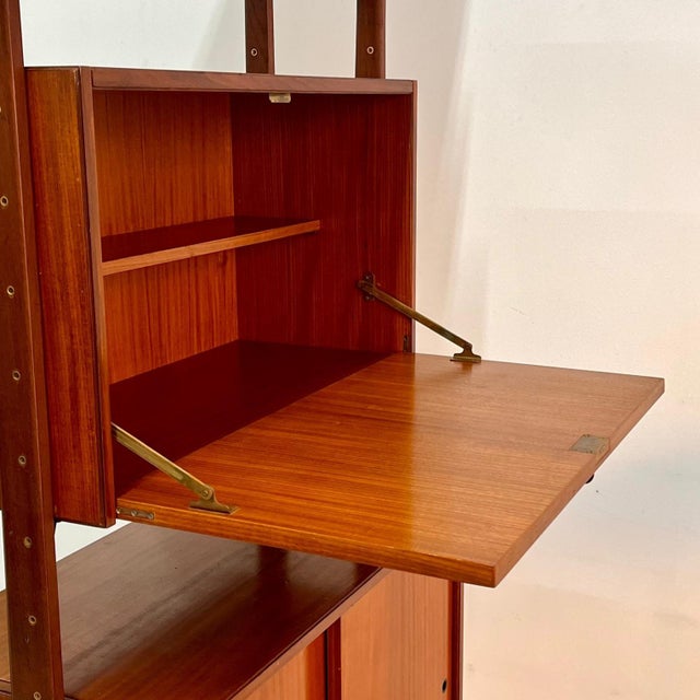 This elegant, Italian-made single-span shelving unit dates back to the 1960s. Made from fine teak with a warm, exposed...