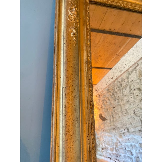 Important Empire period stucco and gilt wood mirror. Decorated with flowers and acanthus leaves. French work from the...
