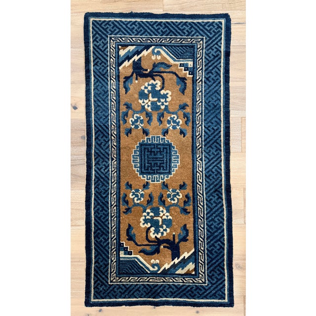 Antique Chinese Peking rug, hand-knotted in wool on a cotton foundation, China, early 20th century. The rug features...