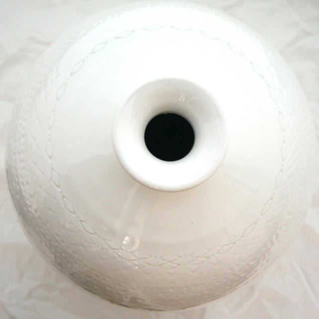 White Fine Italian Ceramiche Tadinate Cream Sgraffito Mid-Century Ball Vase For Sale - Image 8 of 15