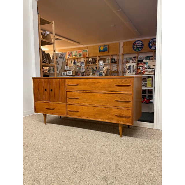 Brown Vintage Mid-Century Modern Bedroom Set - Gentleman's Chest Highboy & Sculpted Pull Credenza Dresser, 1960s, 2 Pieces For Sale - Image 8 of 9