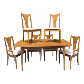 Mid Century Modern Attributed to Broyhill Walnut Dining Set With 6 Chairs For Sale