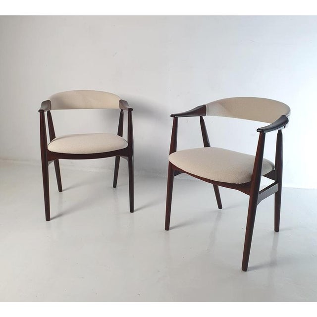 Step into the world of midcentury design with this stunning pair of Model 213 dining chairs by the renowned Danish...