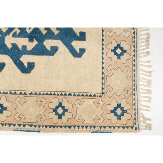 Vintage Hand-Knotted Turkish Kilim Rug in Ivory and Indigo Blue For Sale - Image 4 of 11
