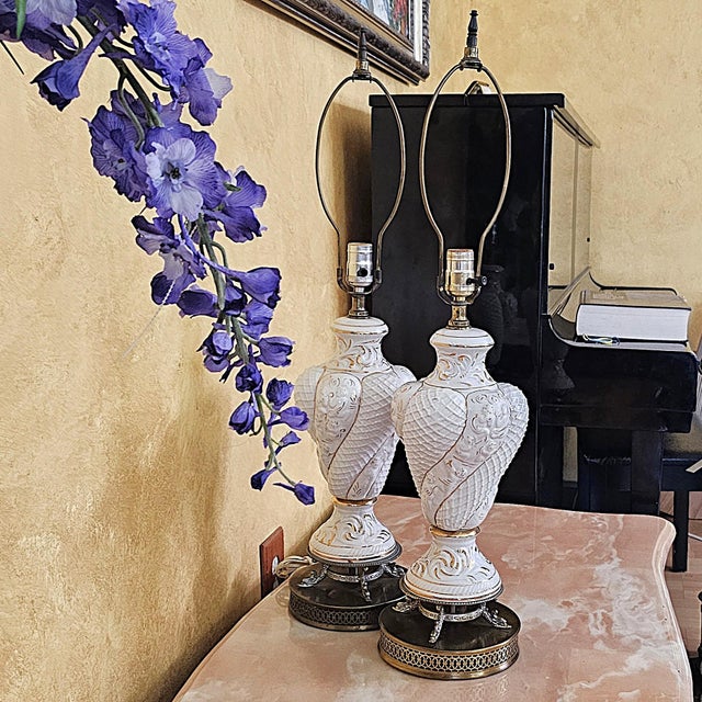 Pair of Vintage Italian Capodimonte Table Lamps – White & Gold 30" Ornate Ceramic Lighting For Sale - Image 12 of 18