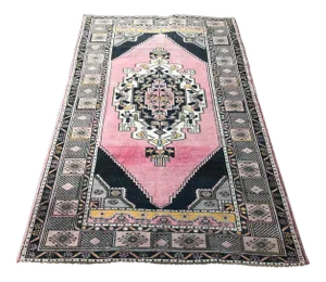 Vintage Bohemian Handmade Area Rug- 4′7″ × 8′1″