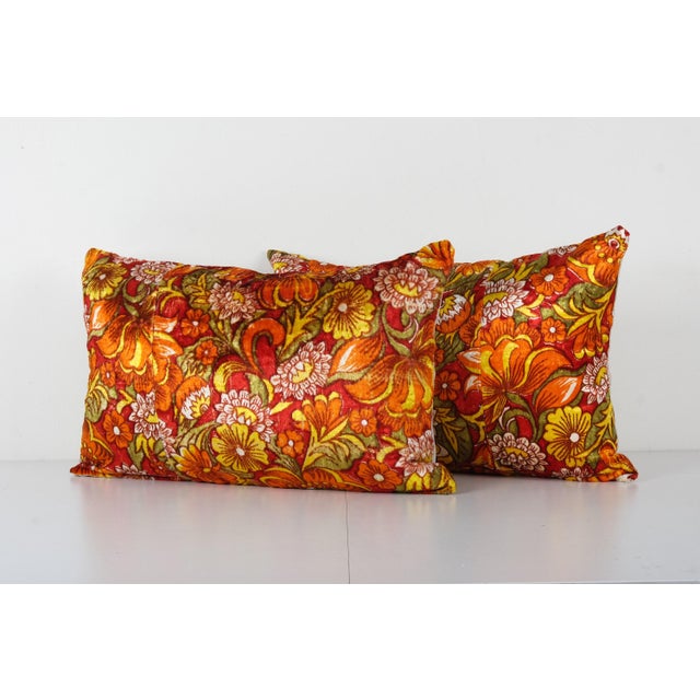 Mid-Century Modern Floral Velvet Pillow Cover - A Pair For Sale - Image 3 of 4