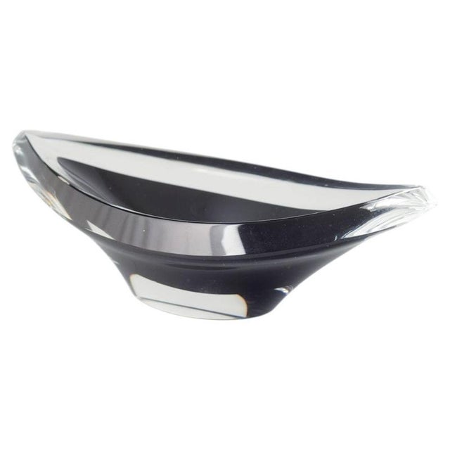 1970s Vintage Swedish Boat Shaped Bowl in Clear and Black Art Glass from Kosta Boda, 1970s For Sale - Image 5 of 5