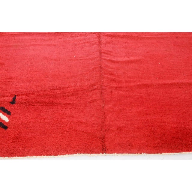 This captivating vintage Moroccan rug showcases the authentic charm and craftsmanship of mid-20th century Moroccan...