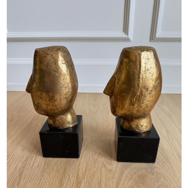 Contemporary Pair of Villa & House Alberto Statues / Sculptural Bookends | Cycladic-Inspired Gold Leaf Metal on Black Marble Bases, Heavy For Sale - Image 3 of 9