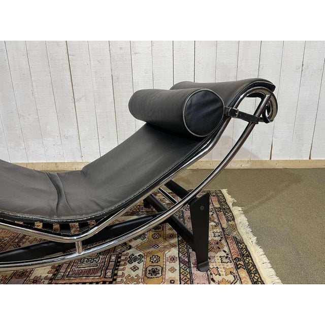 Chaise longue in the style of Le Corbusier's LC4. Modern work from the 2000s. L=1m60, H=67cm, W=57cm.