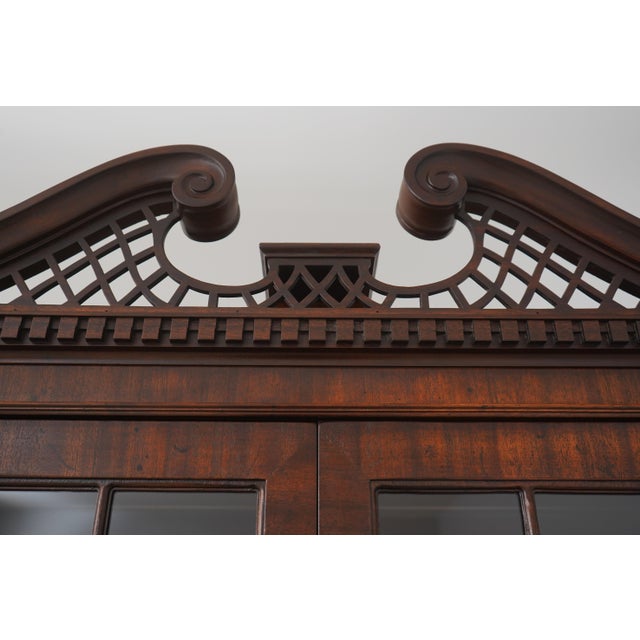 Wood 1990s Henredon Chippendale Mahogany 2 Door Curio Display Cabinet For Sale - Image 7 of 14