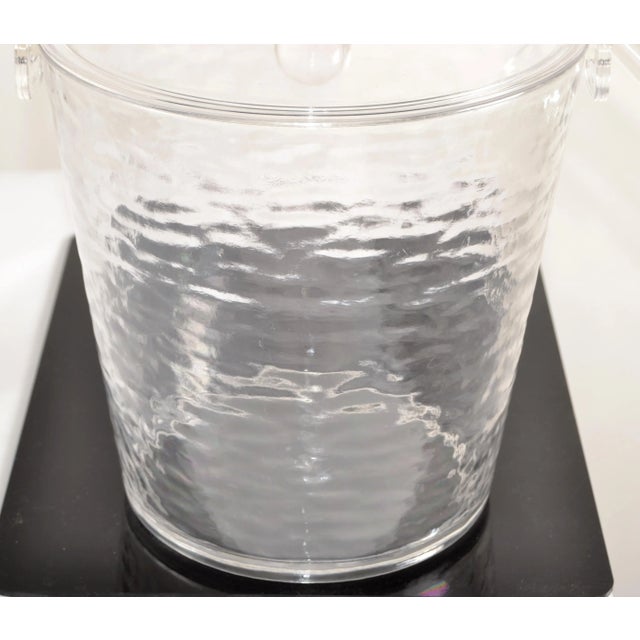 Bloomingdale's 1980s Vintage Grainware Transparent Lucite Clear Acrylic Ice Bucket Lid Tongs For Sale - Image 4 of 12