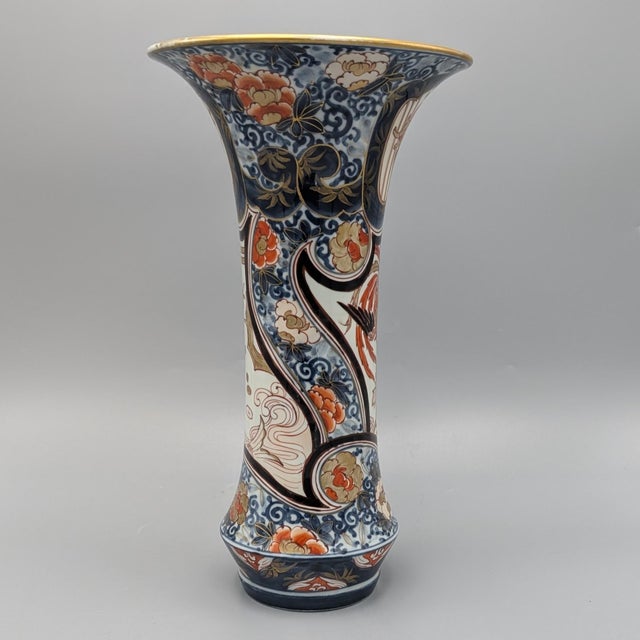 Pair of Japanese Edo Period Ko-Imari Trumpet Vases For Sale - Image 9 of 11