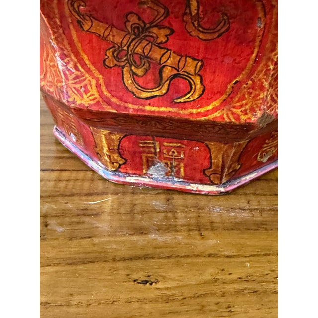 Antique Chinese Red and Gold Lacquer Octagonal Tiered Wedding Box For Sale - Image 4 of 12