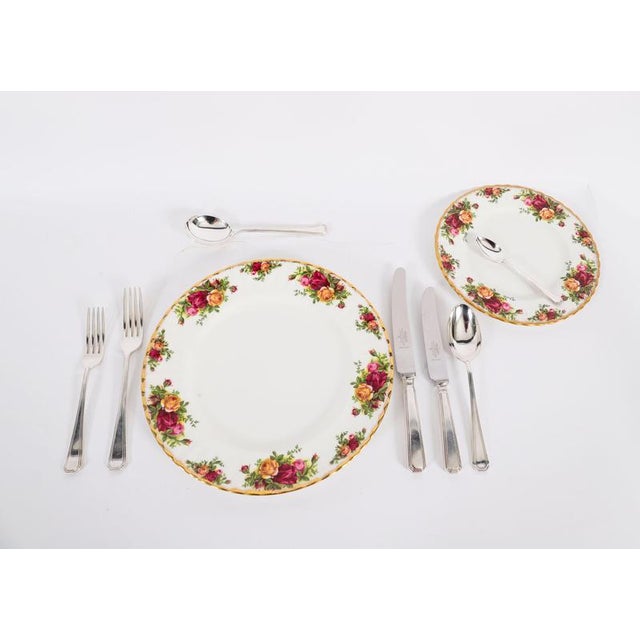 This is a wonderful 93 piece 12 place setting vintage silver Mappin plate cutlery canteen in the original walnut case, mid...