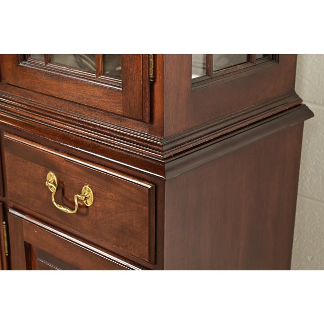 Ethan Allen Knob Creek Georgian Carved Mahogany Lighted Breakfront Bookcase Cabinet For Sale - Image 12 of 18
