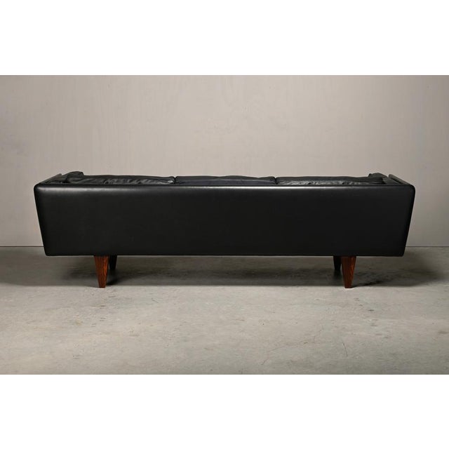 Model V11 3-Seater Sofa in Black Leather by Illum Wikkelsø, Denmark, 1960s For Sale - Image 4 of 18