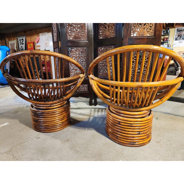 Mid-Century Modern Set of Rattan Swivel Lounge Chairs and Glass Top Table. Circa 1970s For Sale - Image 3 of 4