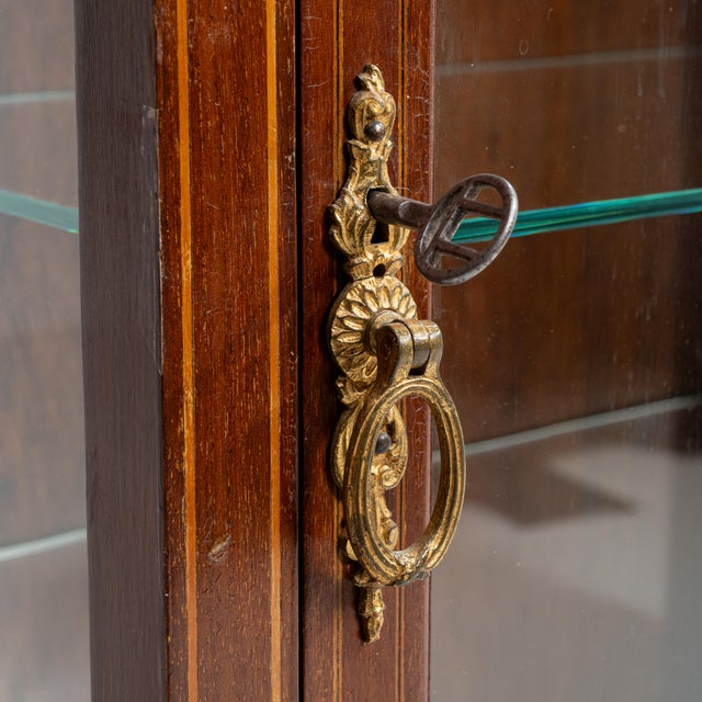 19th Century English Vitrine For Sale In Greensboro - Image 6 of 16