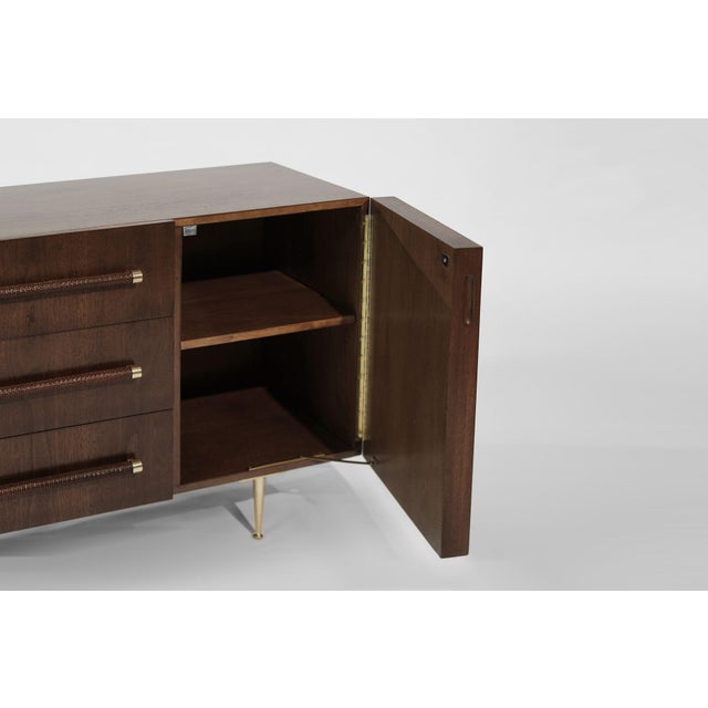 t.h. Robsjohn-Gibbings Credenza in Walnut and Brass, C. 1950s For Sale - Image 9 of 11
