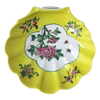 Seashell Porcelain Jewelry or Soap Dish Yellow Scallop Design, Circa Mid-20th Century For Sale