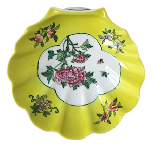 Seashell Porcelain Jewelry or Soap Dish Yellow Scallop Design, Circa Mid-20th Century