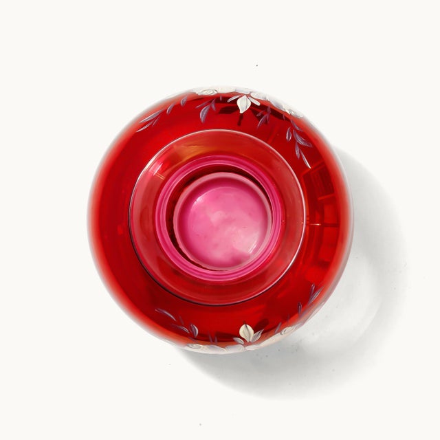 Victorian Vintage Cranberry Ruby Art Glass Vase With Hand-Painted White Rose Bouquet For Sale - Image 3 of 3