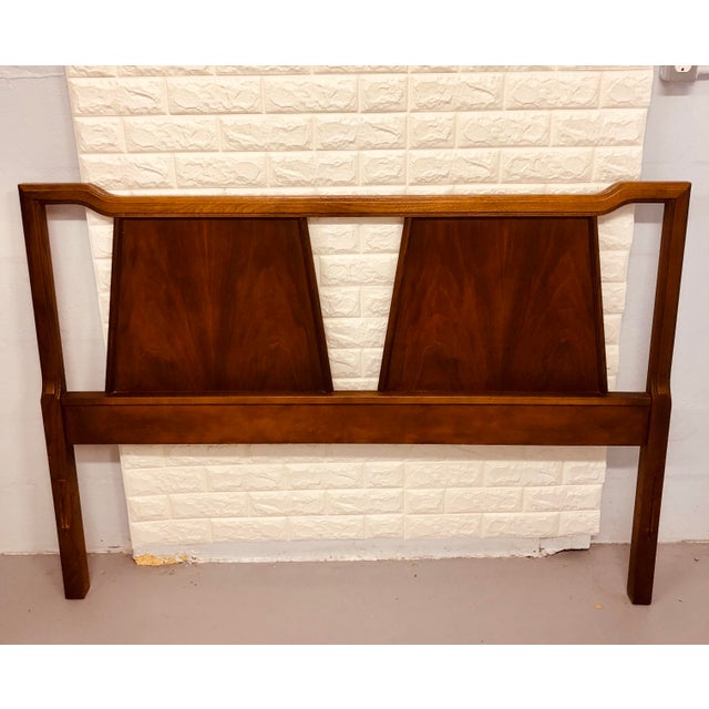 Vintage Mid Century Modern Walnut Bassett Headboard and Footboard 2